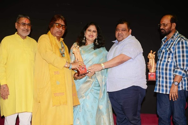 Keval Kumar Leo Media & Playback Singer Pratibha K Saini\’s Mom Dad God Of Universe Awards, 2024 A Grand Success !