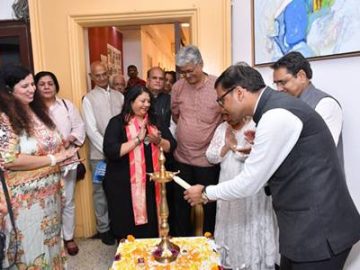 “A Floral Reverie” Solo Show Of Paintings By Eminent Artist Neena Bidikar At Jehangir Art Gallery